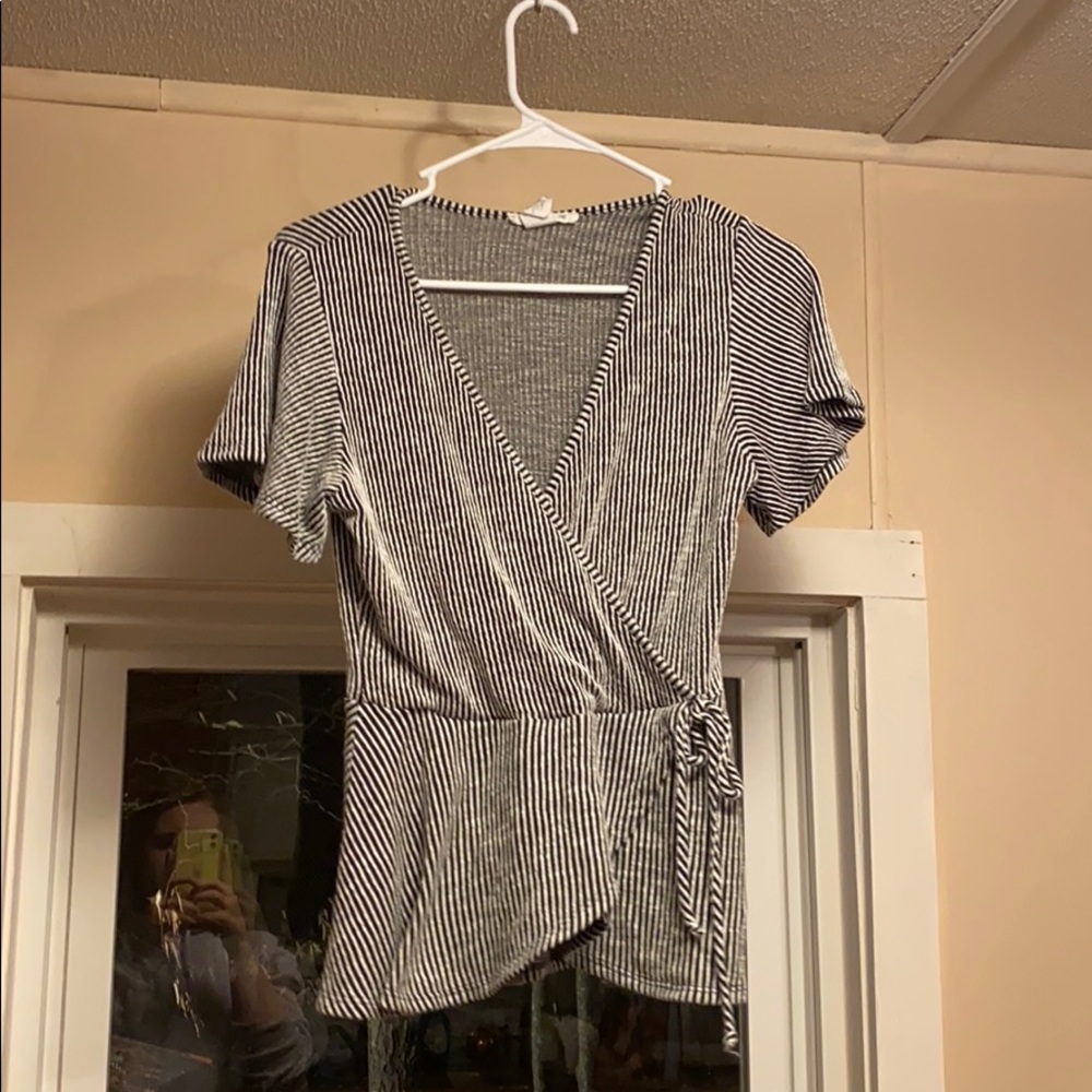 Stripped tie up top